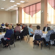 Встреча пожилых людей за чаепитием в Ковылкинском РДК